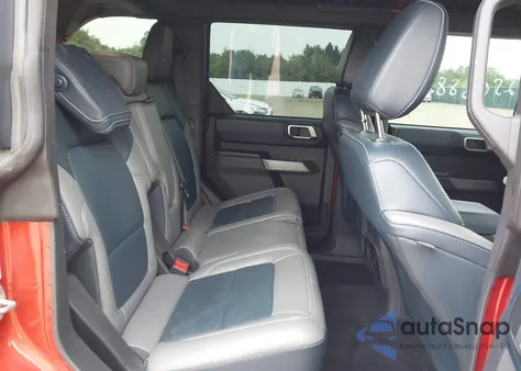 2022 Ford Bronco Outer Banks z USA, uszkodzony, nr VIN 1FMEE5DP7NLB42889